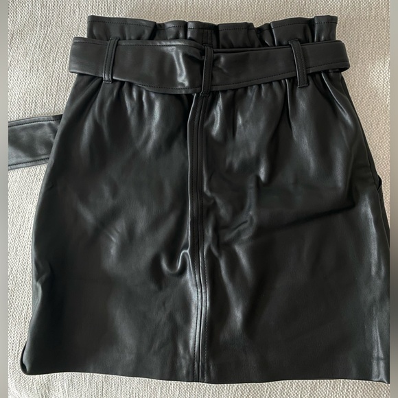 Zara faux Leather skirt - Picture 4 of 5